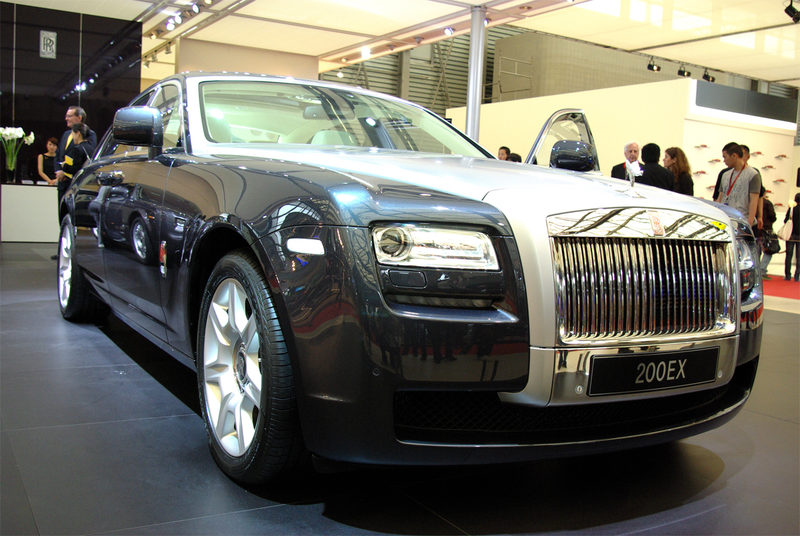Illustration for article titled Rolls Royce 200EX Auto-Adjusting Purse Holder For The Ladies